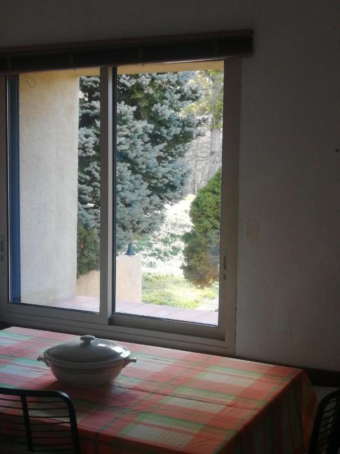 Location De Vacances A Neylis Avec Vue Sur Les Forets Et Les Champs Carla-de-Roquefort Luaran gambar